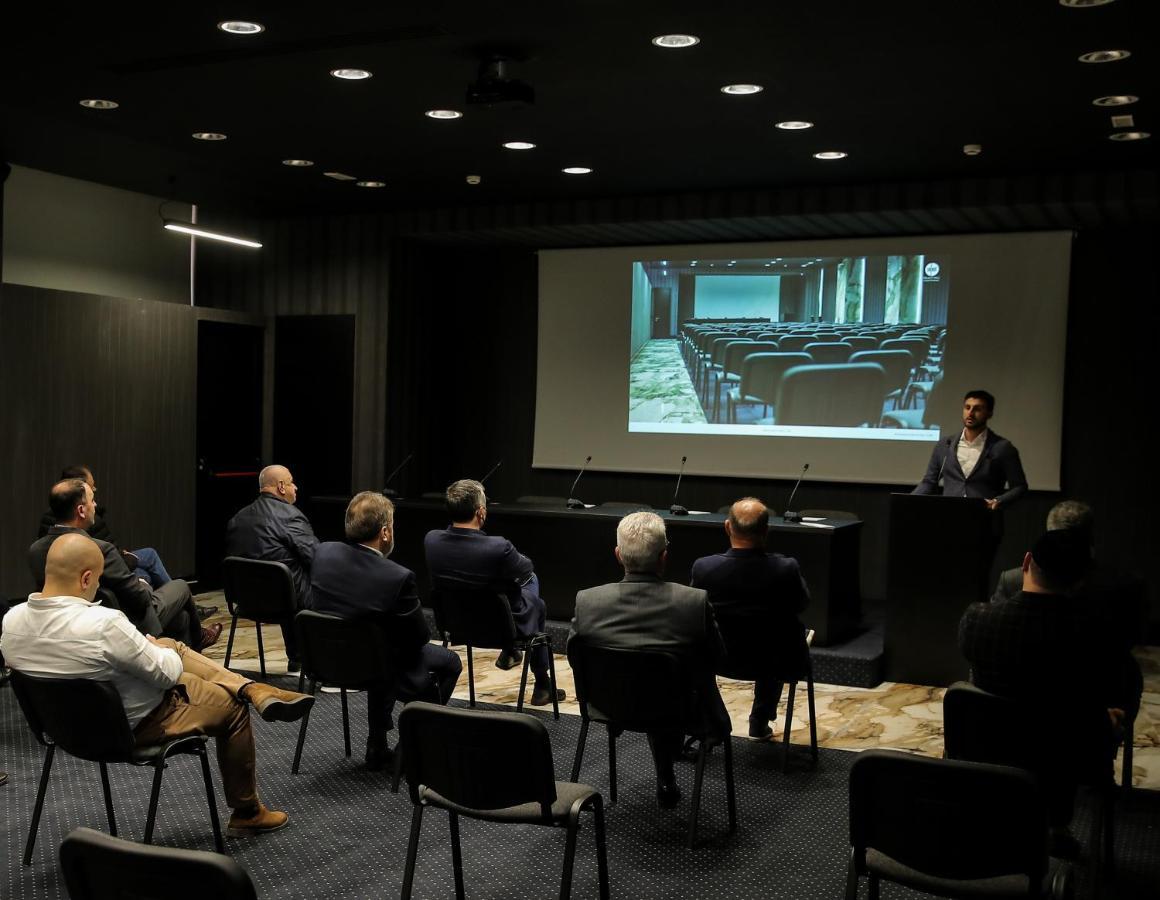 Select Hill Resort Linze Buitenkant foto